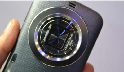 Samsung presenta el nuevo Galaxy K Zoom, el smartphone para los amantes de la fotografía